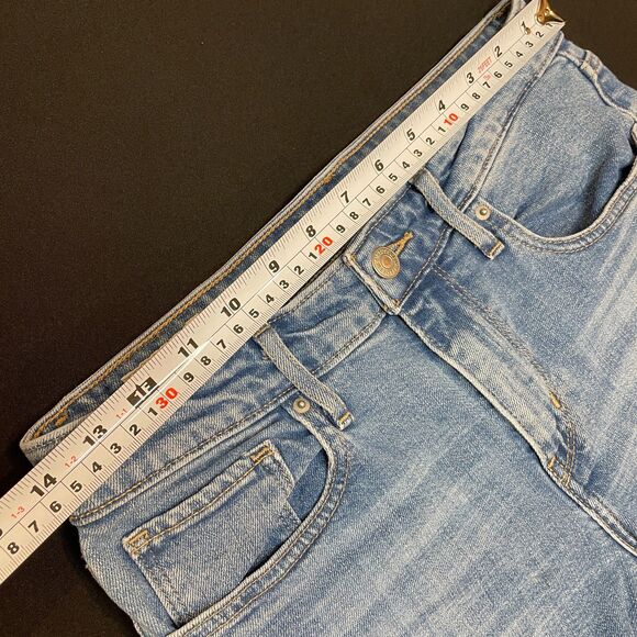 ~ Levi's Premium 721 High Rise Skinny sz 28 Cut-Off Jean Shorts Light/Med Wash - Picture 8 of 15